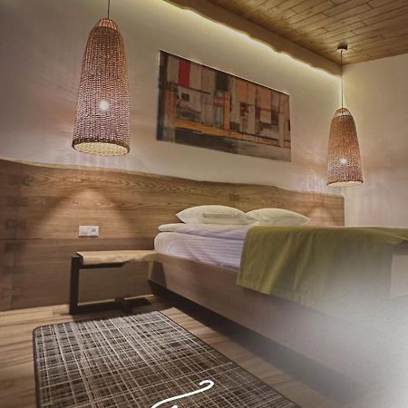 Фільварок Кмитів Hotel Velyki Kosharishcha ภายนอก รูปภาพ
