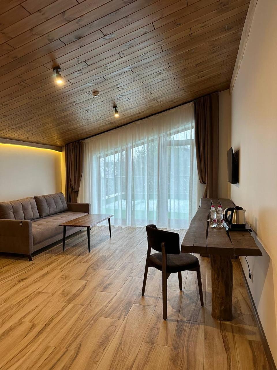 Фільварок Кмитів Hotel Velyki Kosharishcha ภายนอก รูปภาพ