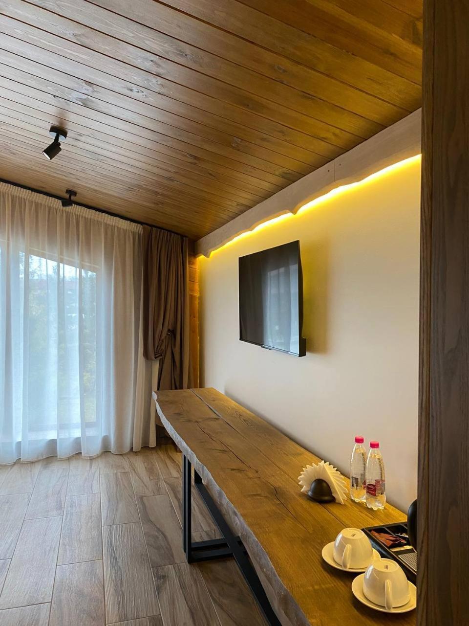 Фільварок Кмитів Hotel Velyki Kosharishcha ภายนอก รูปภาพ