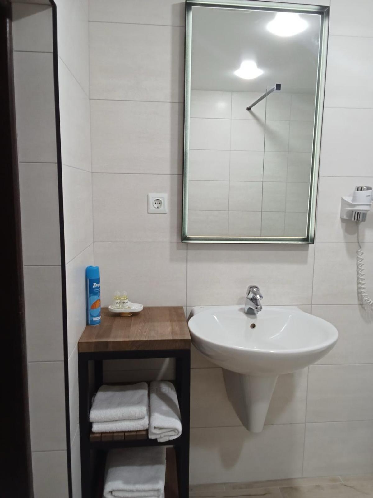 Фільварок Кмитів Hotel Velyki Kosharishcha ภายนอก รูปภาพ