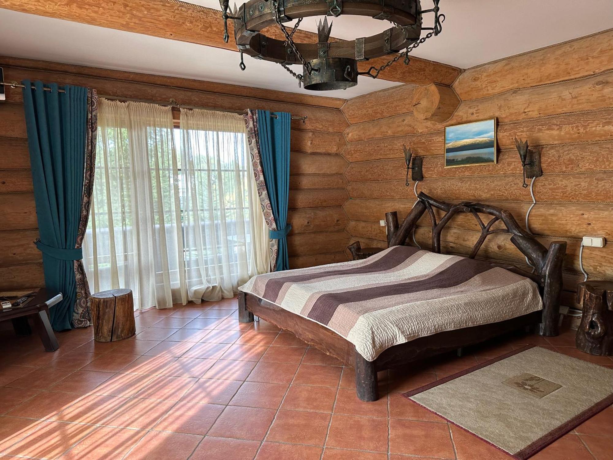 Фільварок Кмитів Hotel Velyki Kosharishcha ภายนอก รูปภาพ